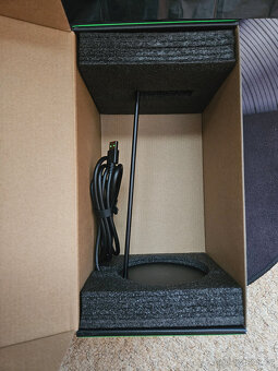 Stojánek nejen na sluchátka Razer Base Station V2 Chroma - 8