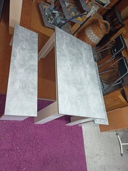 Prodám hezkou jídelní sestavu-stůl+2 x lavice - 8