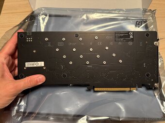 ASUS HYPER M.2 X16 GEN5 CARD - 8