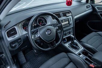 Volkswagen Golf - 8