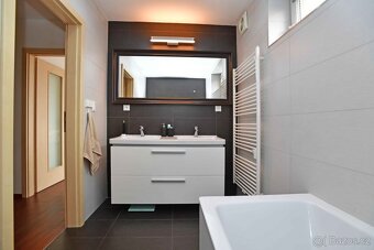 Pěkný byt 3+kk, 62m2, 3,patro, terasa, garáž - 8