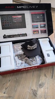 Akai MPC Live II – Beatclub Timbaland
 - 8