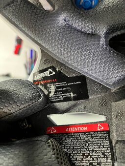 Leatt MTB helma 4.0 - 8