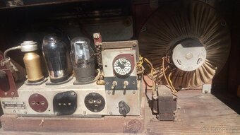 Philips 109A-14, 1937-38, staré stolní rádio. - 8