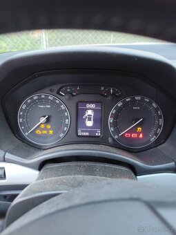 Škoda Octavia 2.  1.6 (75KW) - havarovaná - 8