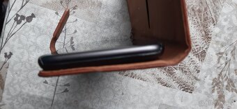 Prodám mob. tel Apple - 8