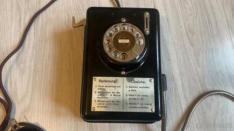 Starý nástěnný telefon na mince - 8