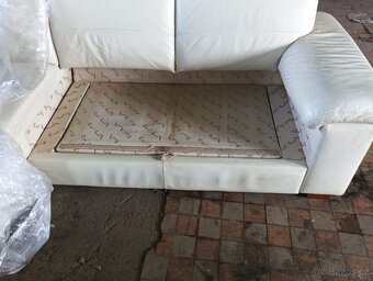 Kožená bílá sedačka - 8