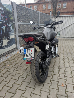 Moto Guzzi V85 TT Nero Etna - 8