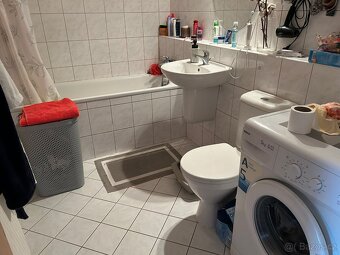 Pronájem bytu 1+KK ulice Zakšínská Praha 8 Střížkov - 8