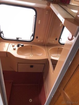 Karavan , Koupelna - 8