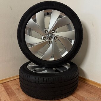 VW GOLF VIII 8 5x112 R17 ET51+LETNÍ 225/45R17 6mm - 8