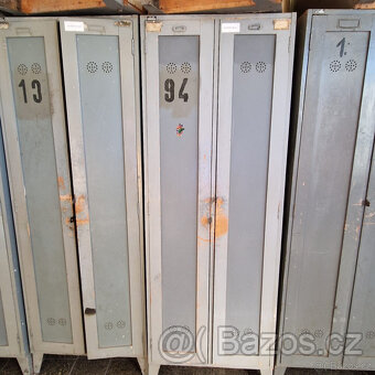 Dřevěné šatní skříňky - průmyslové - 8