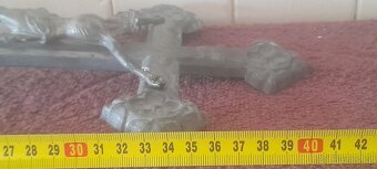 CELOZINKOVÝ STOLNÍ KRUCIFIX - NÁBOŽENSKÁ DEKORACE - 8