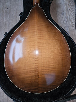 Zánovní česká celomasivní mandolína ULMA s kufrem - 8