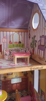 Dřevěný domeček pro panenky - 8