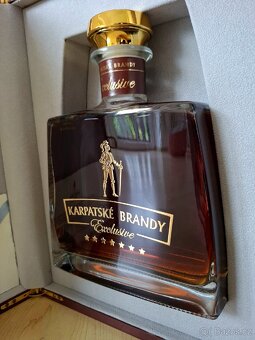Karpatské Brandy Exclusive 40% 0,7l Nové dřevěný box - 8