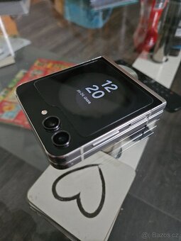 Samsung Z Flip5 - 8