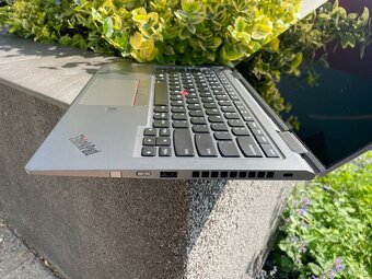 konvertibilní Lenovo ThinkPad X1 Yoga 5th - i7-10610 / 16GB - 8