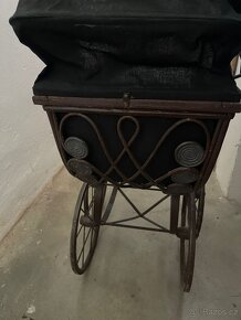 starožitný kočárek pro panenku - 8