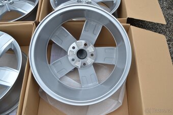 NOVÉ orig. alu 17 VW Passat B8,Škoda Superb III 6,5x17 ET41 - 8
