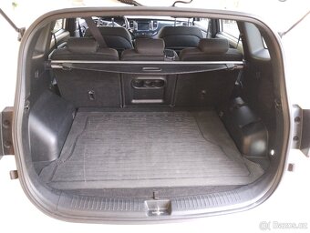 Kia Carens - 8