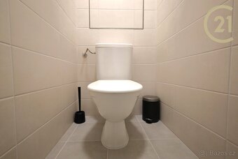 Prodej bytu 2+kk, OV, 45,1 m² + lodžie 6,1 m² + sklep 2,5... - 8