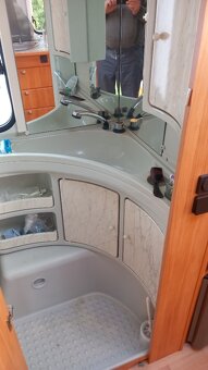 Prodám karavan Adria 2004, 5 osob - 8