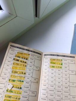 Staré německé doklady z války včetně razítek. - 8