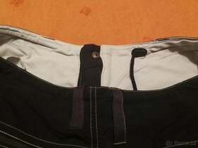 Dámské černé 3/4 kalhoty Mountain Hardwear - velikost S - 8