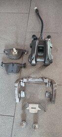 BMW zadní brzdiče pro kotouče 330/20 z F3x, E9x - 8