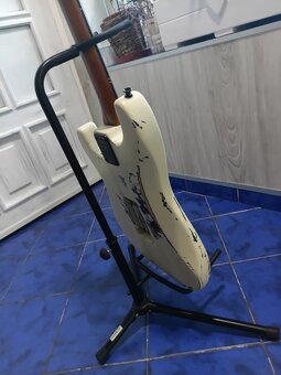 Elektrická kytara Stratocaster - 8