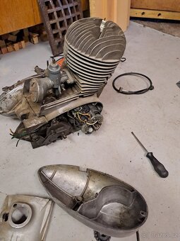 Jawa 250/559 motor - 8