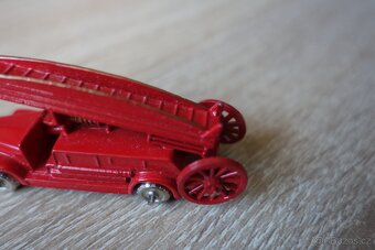 Kovový model hasičů Matchbox No. 9 Dennis Fire Engine - 8