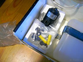 Elektrický ostřikovač čelních skel - Tesla APO 040, 12 V - 8