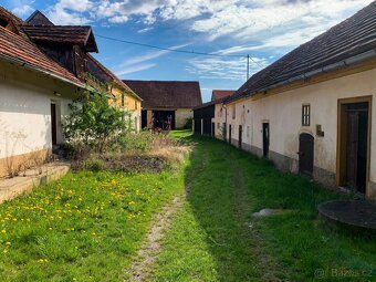 Prodej hospodářské usedlosti se 2 rodinnými domy - 8
