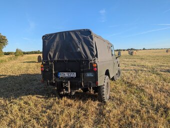 Land Rover Series III - 8