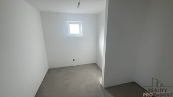 Prodej rodinného domu 5+kk v obci Šanov. Cena zahrnuje provi - 8