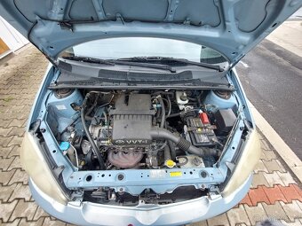 Yaris - 8