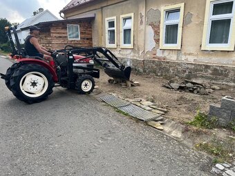 Zemní a výkopové práce malotraktor s čelním nakladačem - 8