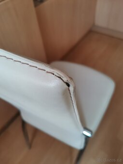 Jídelní skleněný stůl s židlemi - 8