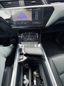 Audi E-Tron - 8