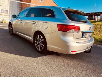 Toyota Avensis 2,0D 2013 rok - 8