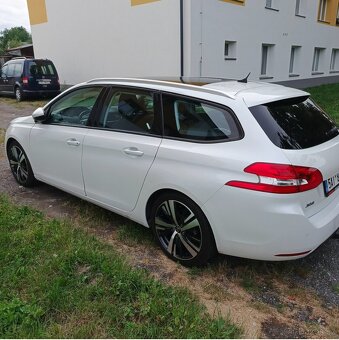 Peugeot 308 - 8