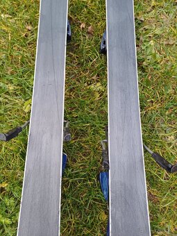 Sjezdové carvingové  lyže Fischer délka 158 - 8