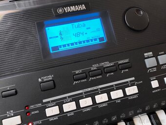 Klávesový nástroj Yamaha PSR e433 skvělý stav - 8