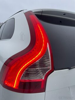 Volvo XC60 2.4 D5 151 kW • AWD 4×4 • R-Design • Manuál • - 8
