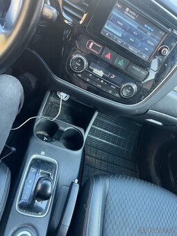 Mitsubishi Outlander 3 2015 2.2d 110kw 7mist 4x4 automat kam - 8