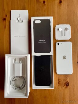 iPhone SE 2.gen (2020) 128gb bílá - 8