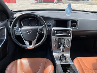 PRODÁNO Volvo V60 D6 Plug-in hybrid 212kw, hnědý intriér - 8
